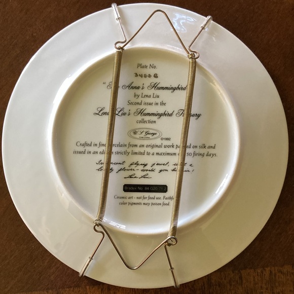 COLLECTOR PLATE ‘Thé Anna’s Hummingbird’ w’ Hanger - Picture 2 of 3